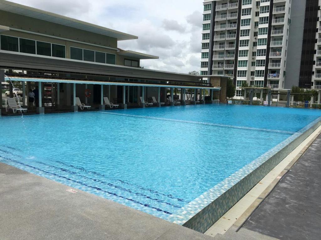 Sandakan Spacious And Comfortable Pool View Condo Экстерьер фото